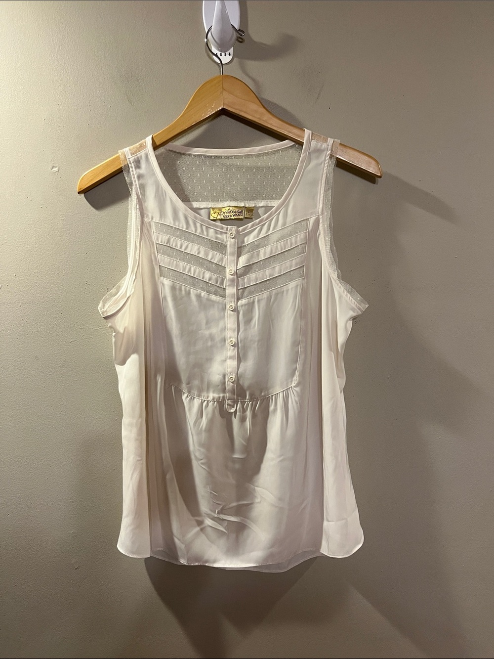 princess vera wang Ivory Sleeveless Button-Front Camisole with Pintuck Yoke